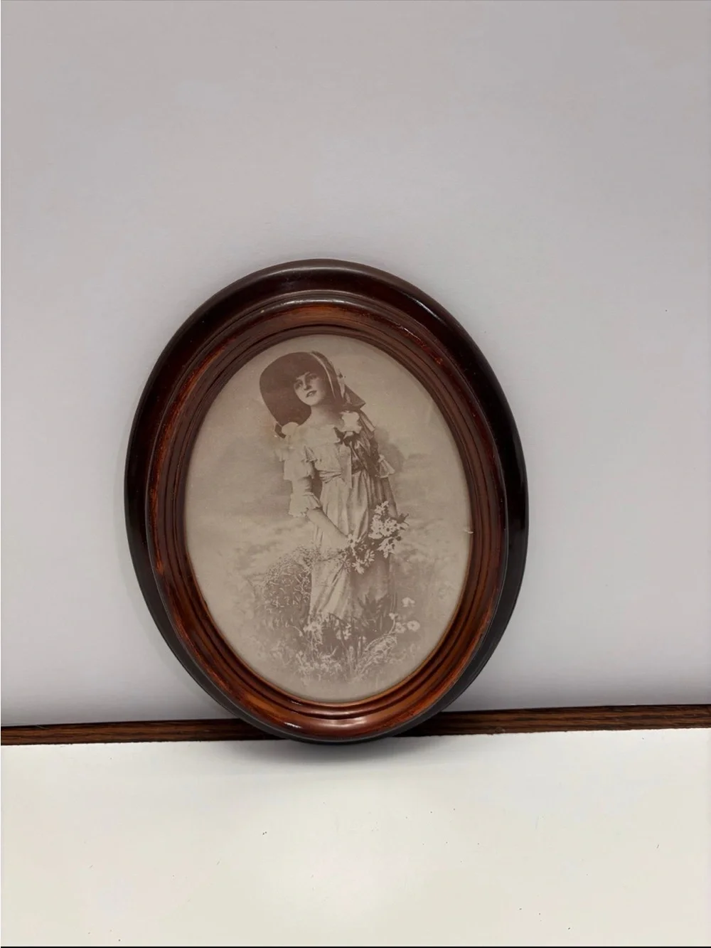 Vintage Oval Photo Frame Picture Gallery Wall lady portrait wooden frame